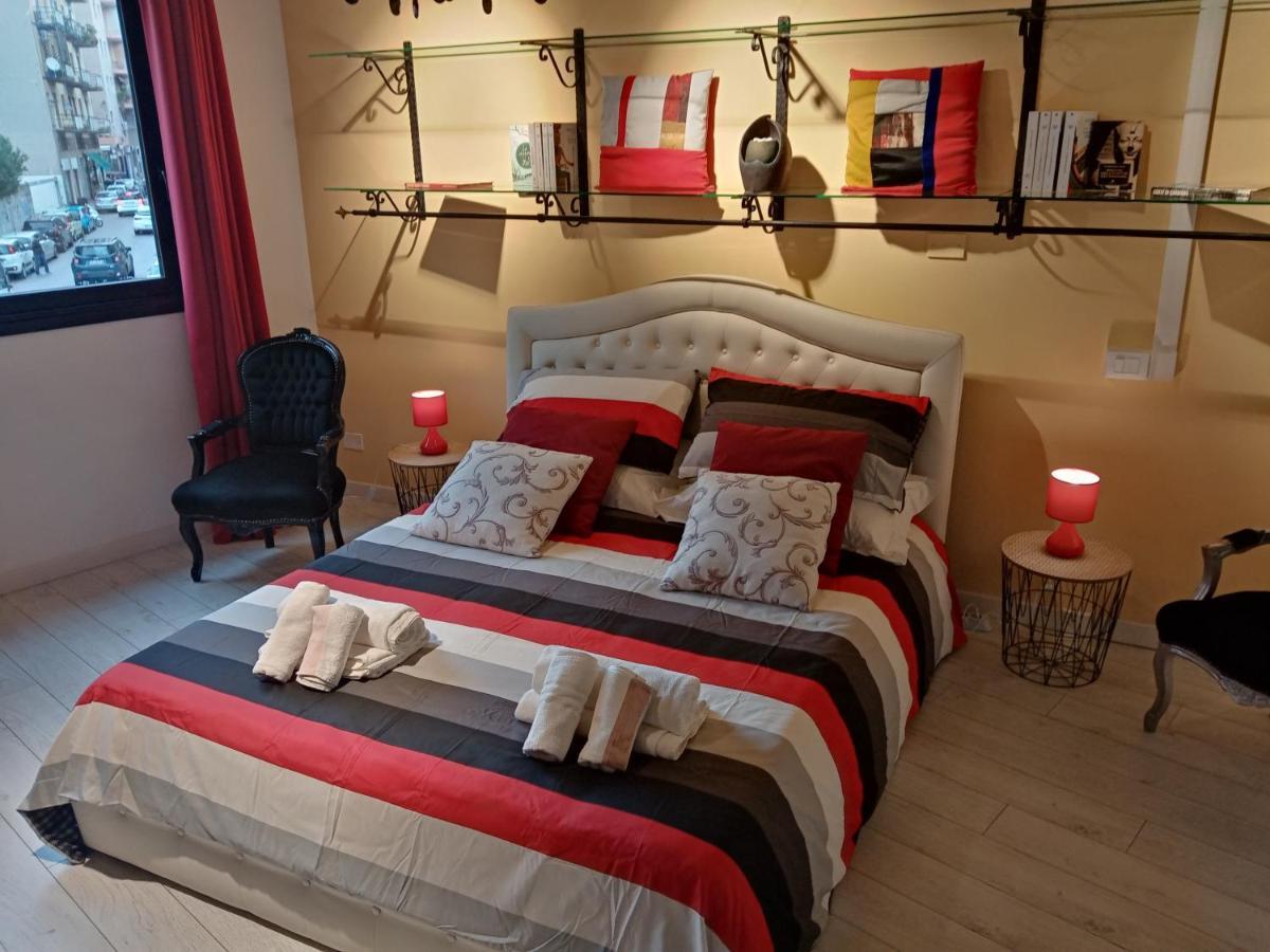 Einaudi 56 Guest House Cagliari Zewnętrze zdjęcie
